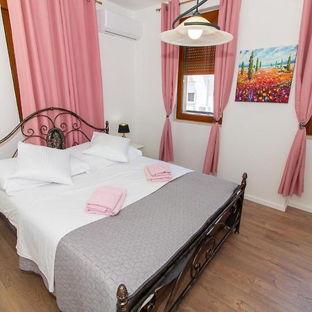 Luxury Apartments Iris Mostar Esterno foto