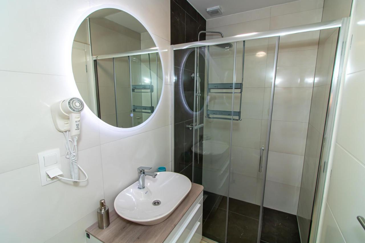 Luxury Apartments Iris Mostar Esterno foto