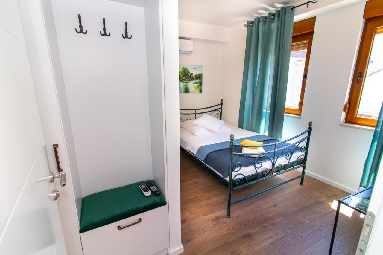 Luxury Apartments Iris Mostar Esterno foto