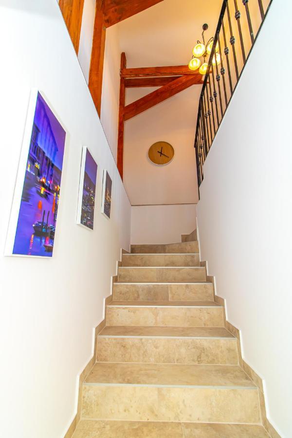 Luxury Apartments Iris Mostar Esterno foto