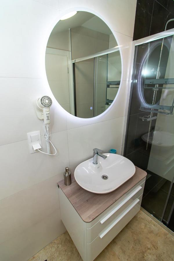 Luxury Apartments Iris Mostar Esterno foto
