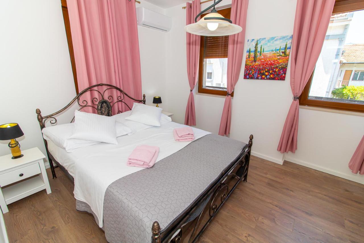 Luxury Apartments Iris Mostar Esterno foto